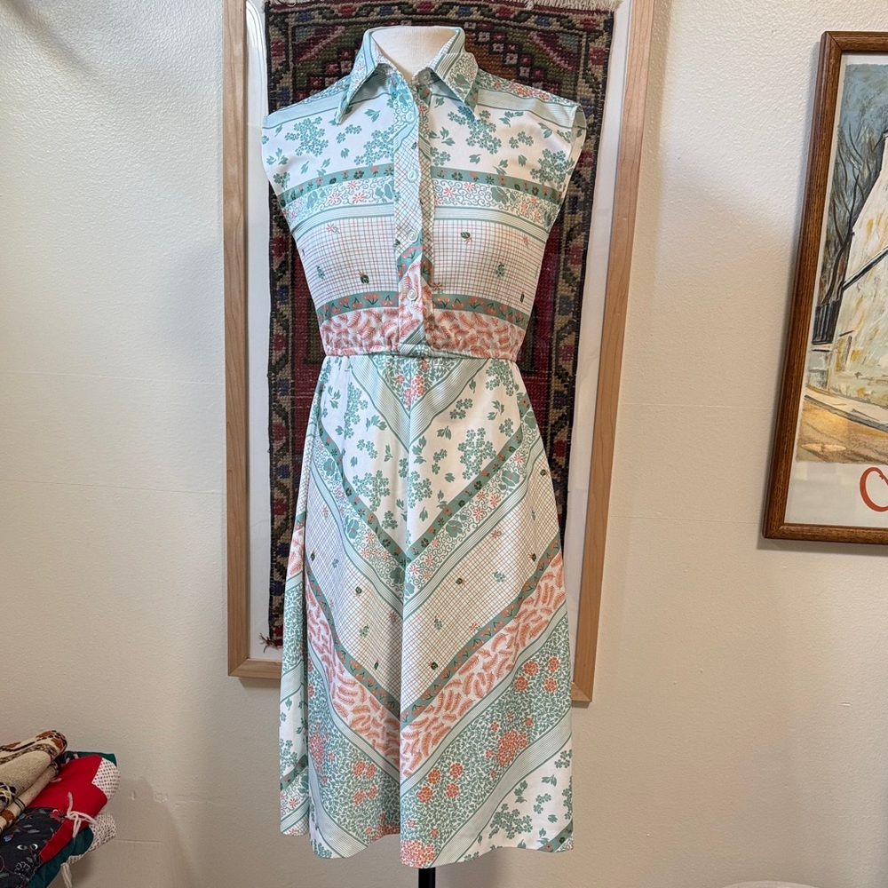 Vintage Floral Patterned Sleeveless Dress